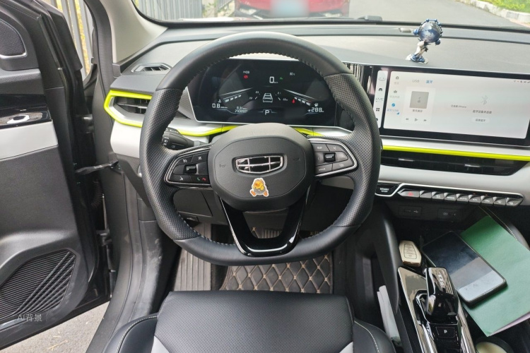 GEELY Coolray 2023 car image #12