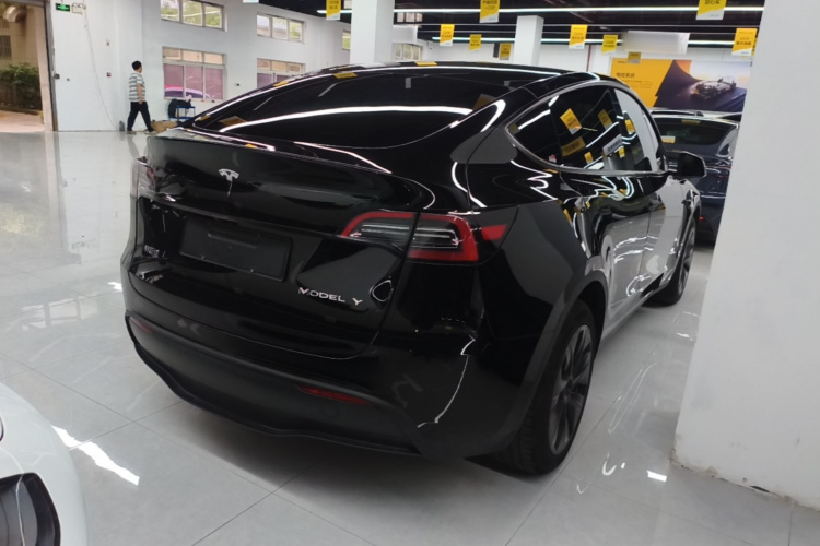 Tesla Model Y 2024 #7 Tesla Model Y 2024 car image #7