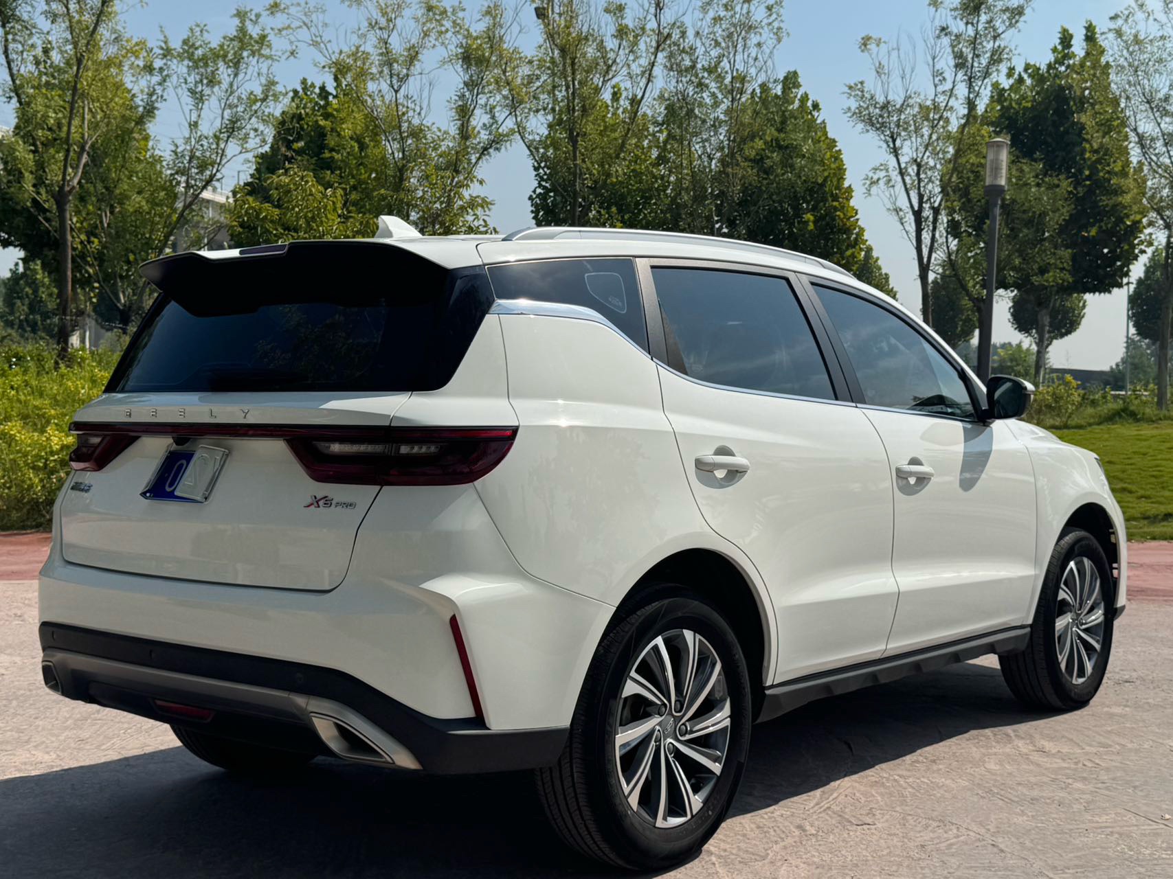 GEELY Vision X6 2023 car image #4