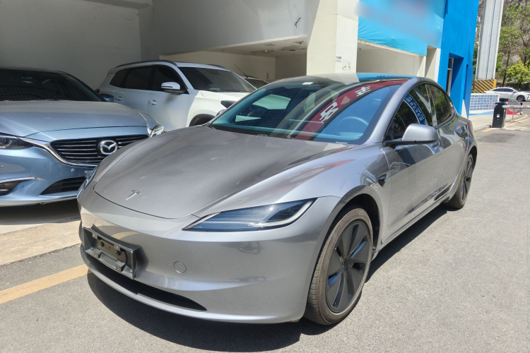 Tesla Model 3 2025 car image #2