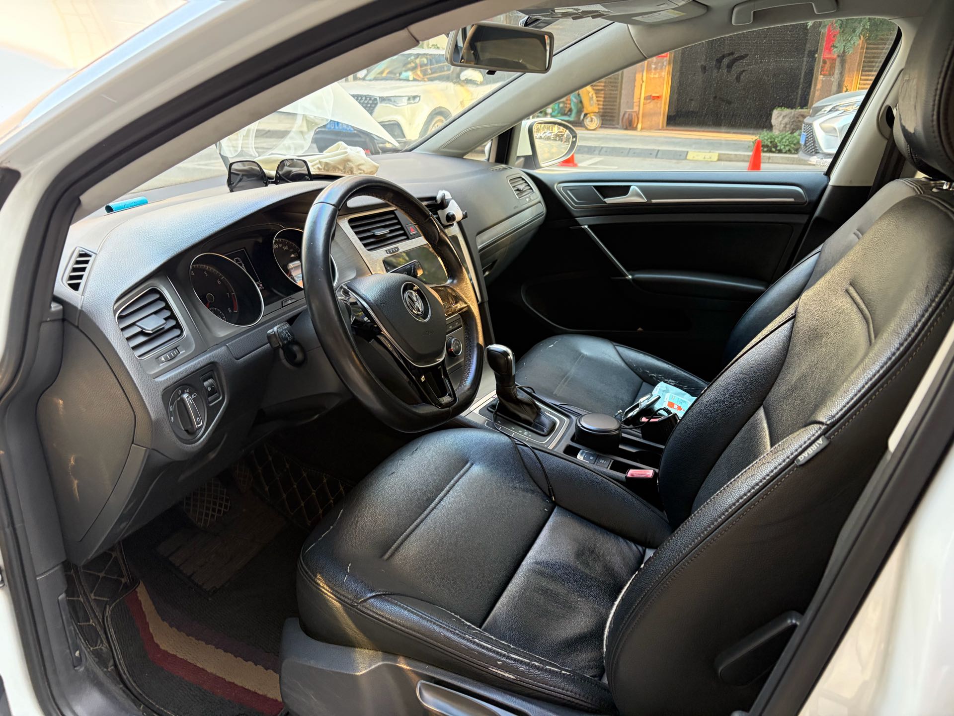 2015 car image #2