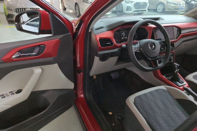 Volkswagen T-Cross 2021 #16 Volkswagen T-Cross 2021 car image #16