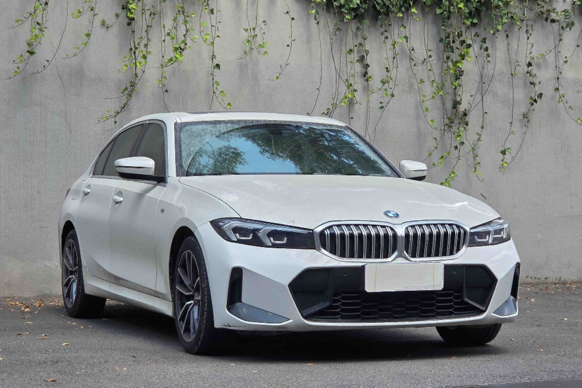 BMW 3 Series 2024 car image #3