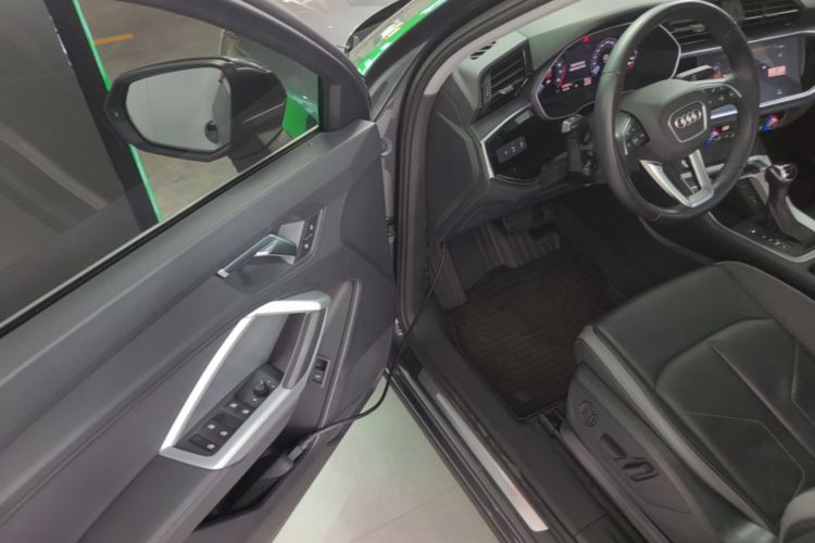 Audi Q3 2021 car image #16