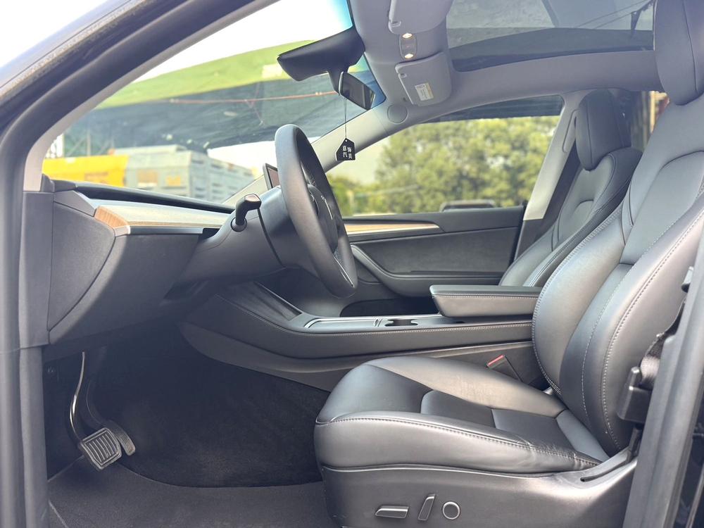 Tesla Model Y 2023 #8 Tesla Model Y 2023 car image #8
