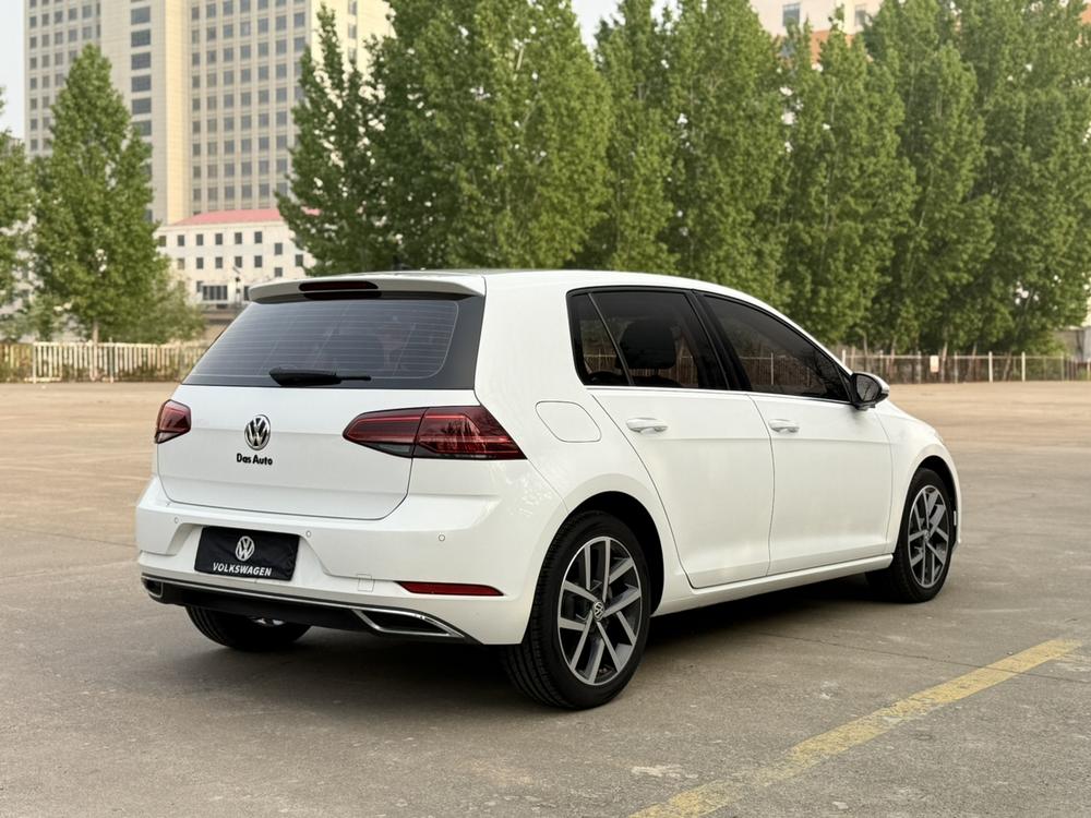 Volkswagen Golf 2020 car image #6