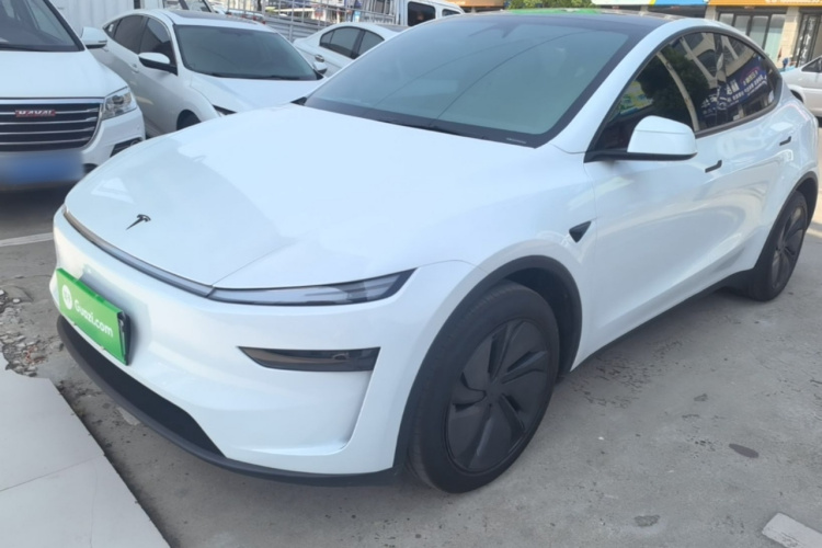 Tesla Model Y 2026 car image #2