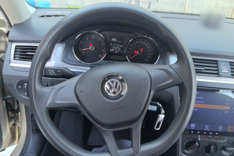 Volkswagen Bora 2017 #11 Volkswagen Bora 2017 car image #11