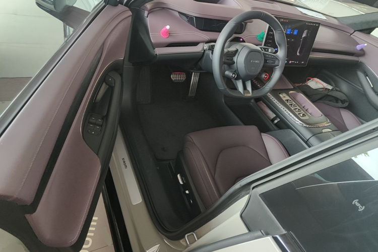 MI SU7 2025 car image #12
