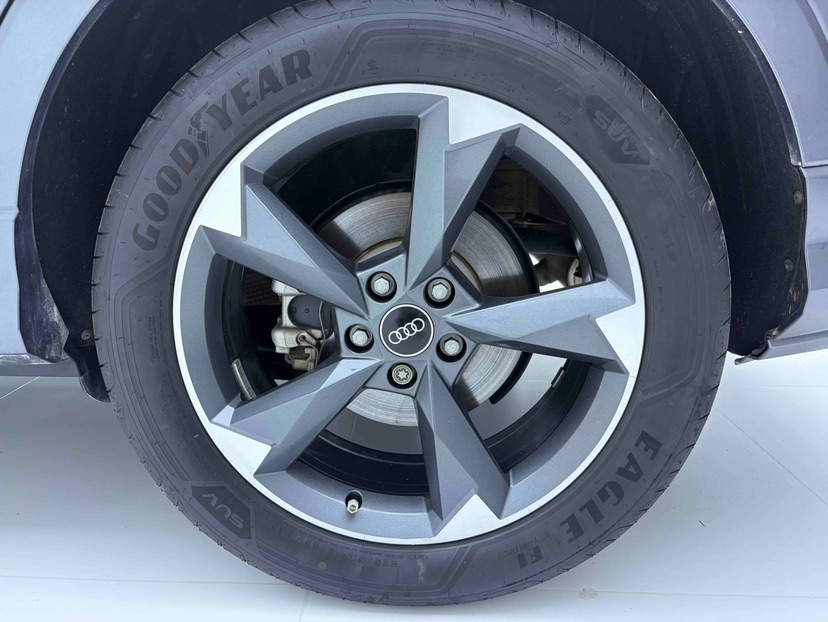 Audi Q3 2022 car image #13