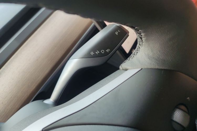 Tesla Model Y 2021 #14 Tesla Model Y 2021 car image #14