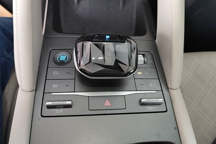 BYD YuanUP 2024 #14 BYD YuanUP 2024 immagine di auto #14