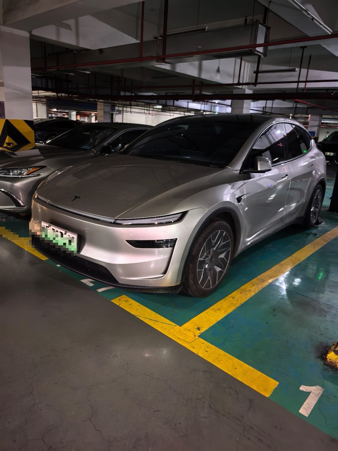Tesla Model Y L 2025 car image 