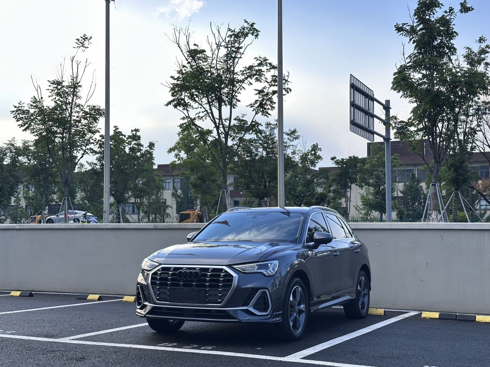 Audi Q3 2019 car image 