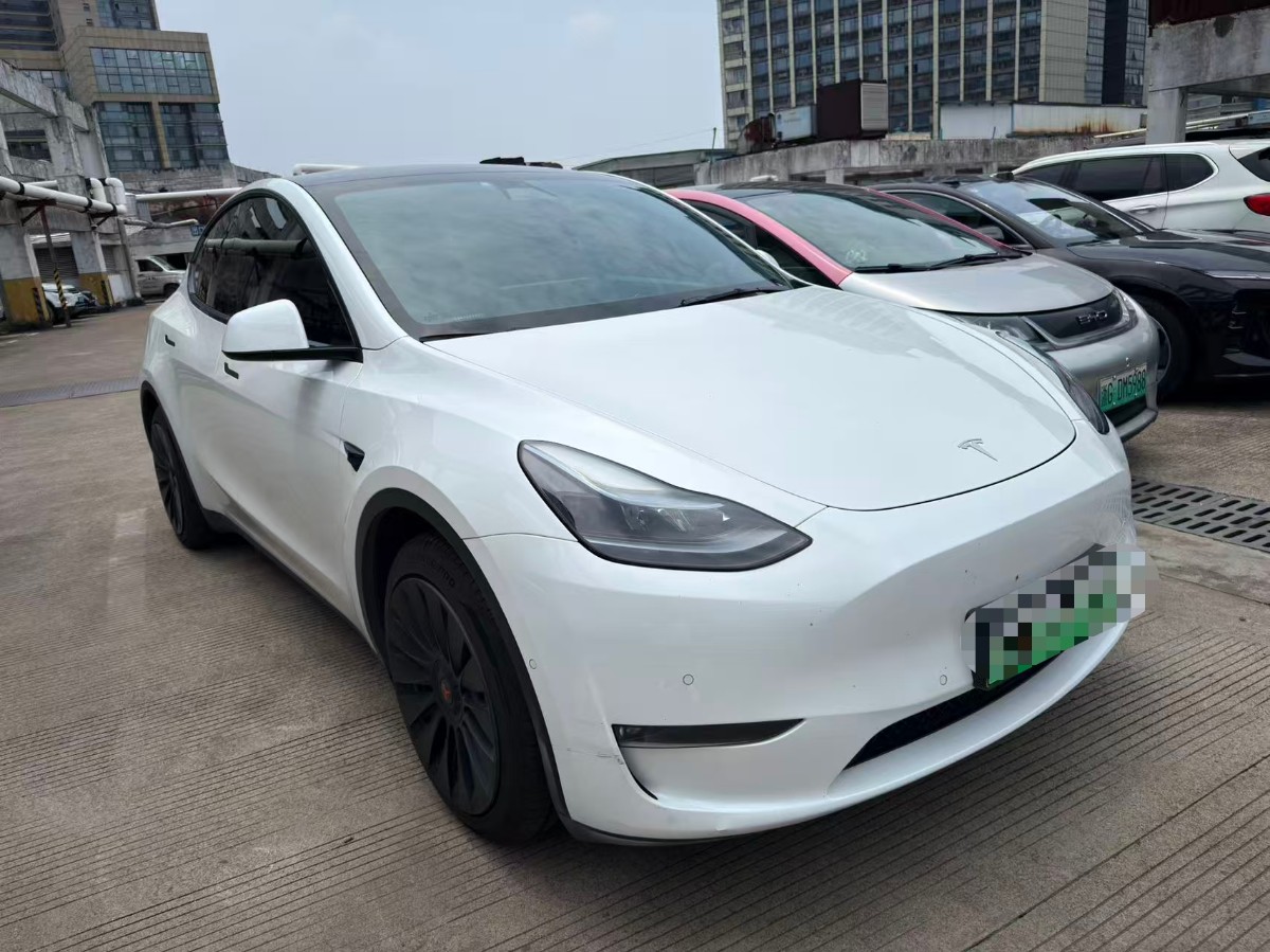 Tesla Model Y 2023 car image #3