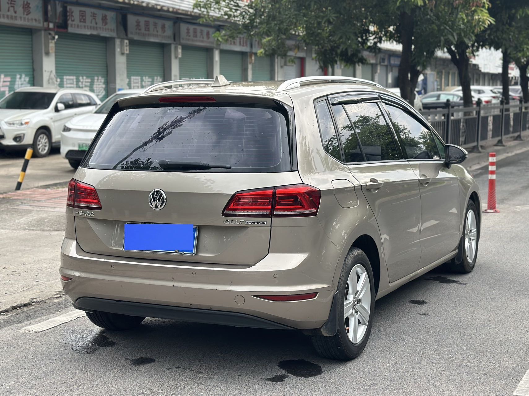 Volkswagen Golf Sportsvan 2017 #5 Volkswagen Golf Sportsvan 2017 car image #5