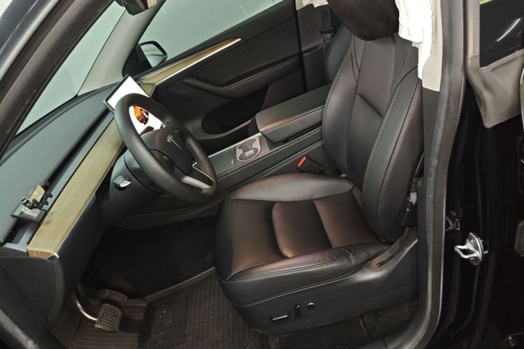 Tesla Model Y 2022 car image #15