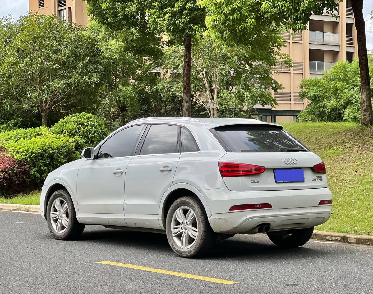 Audi Q3 2015 car image #4