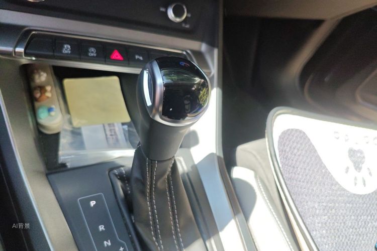 Audi Q3 2021 car image #16