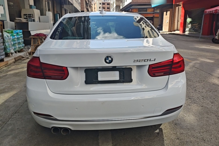 BMW 3 Series 2018 #6 BMW 3 Series 2018 car image #6