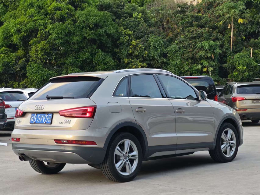 Audi Q3 2018 car image #9