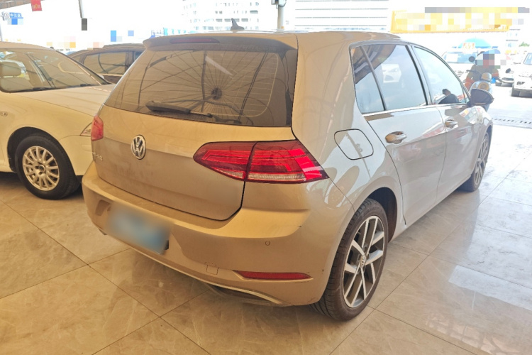 Volkswagen Golf 2020 car image #7