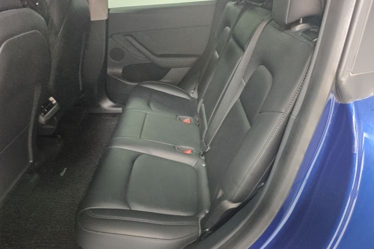 Tesla Model Y 2021 car image #17