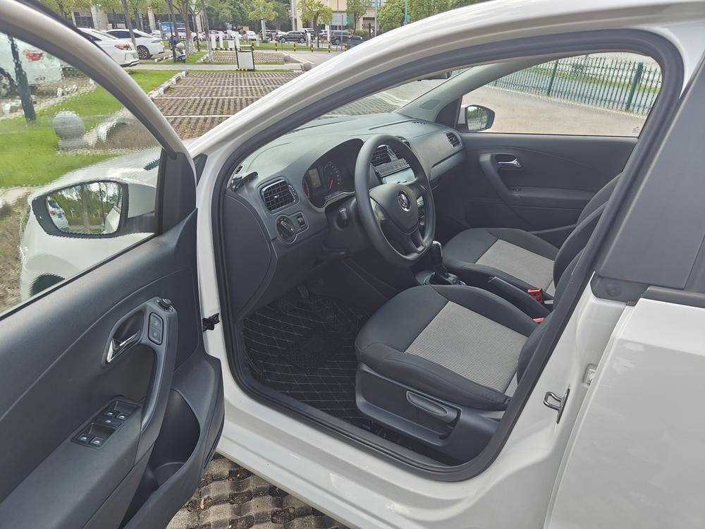 Volkswagen Polo 2017 car image #9