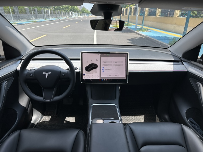Tesla Model Y 2024 car image #8