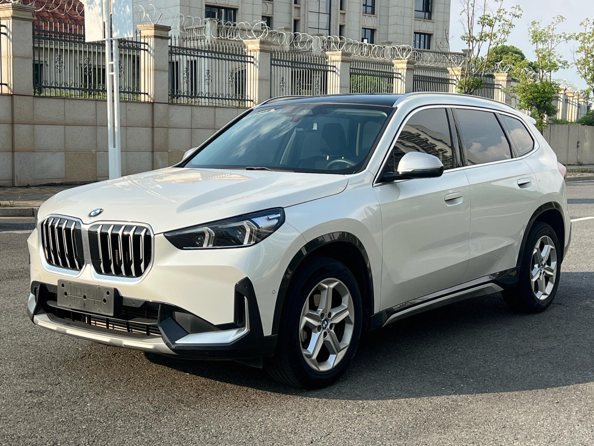 BMW X1 2023 BMW X1 2023 car image