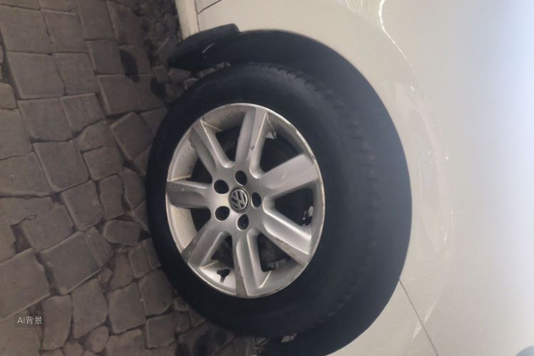 Volkswagen Polo 2015 car image #9
