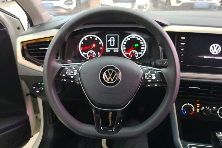 Volkswagen Polo 2022 car image #11