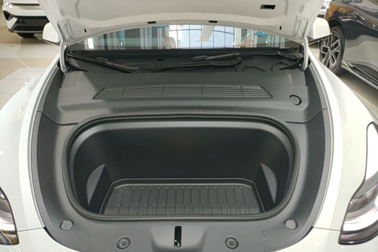 Tesla Model Y 2024 immagine di auto #20