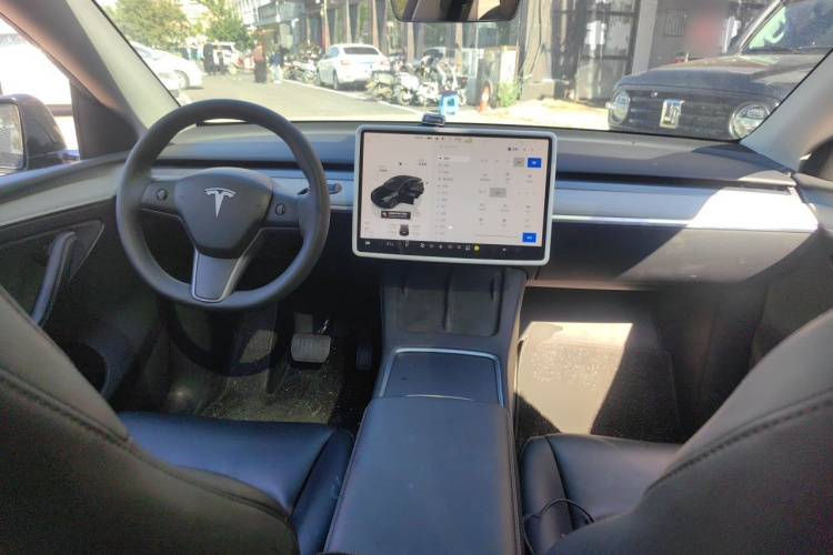 Tesla Model Y 2023 #7 Tesla Model Y 2023 car image #7
