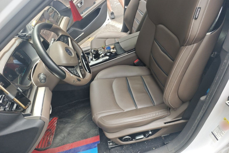 BYD Han 2023 car image #19