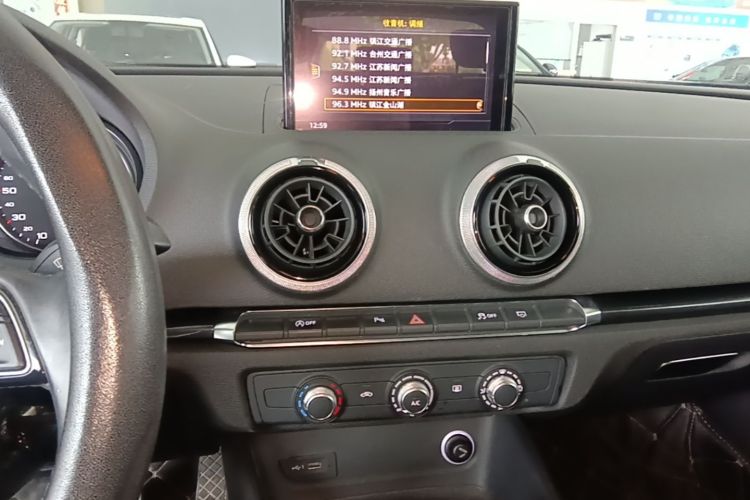 Audi A3 2018 car image #13