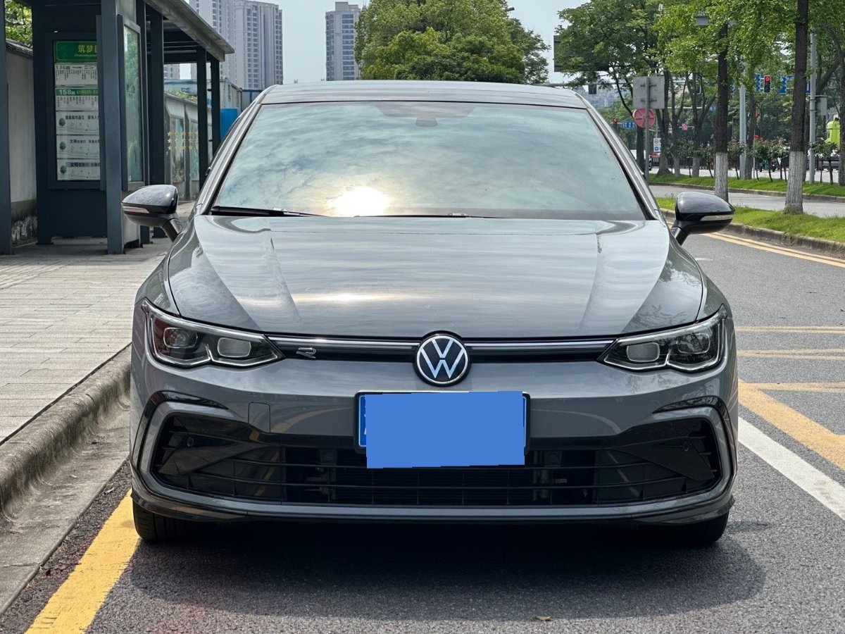 Volkswagen Golf 2023 car image #2