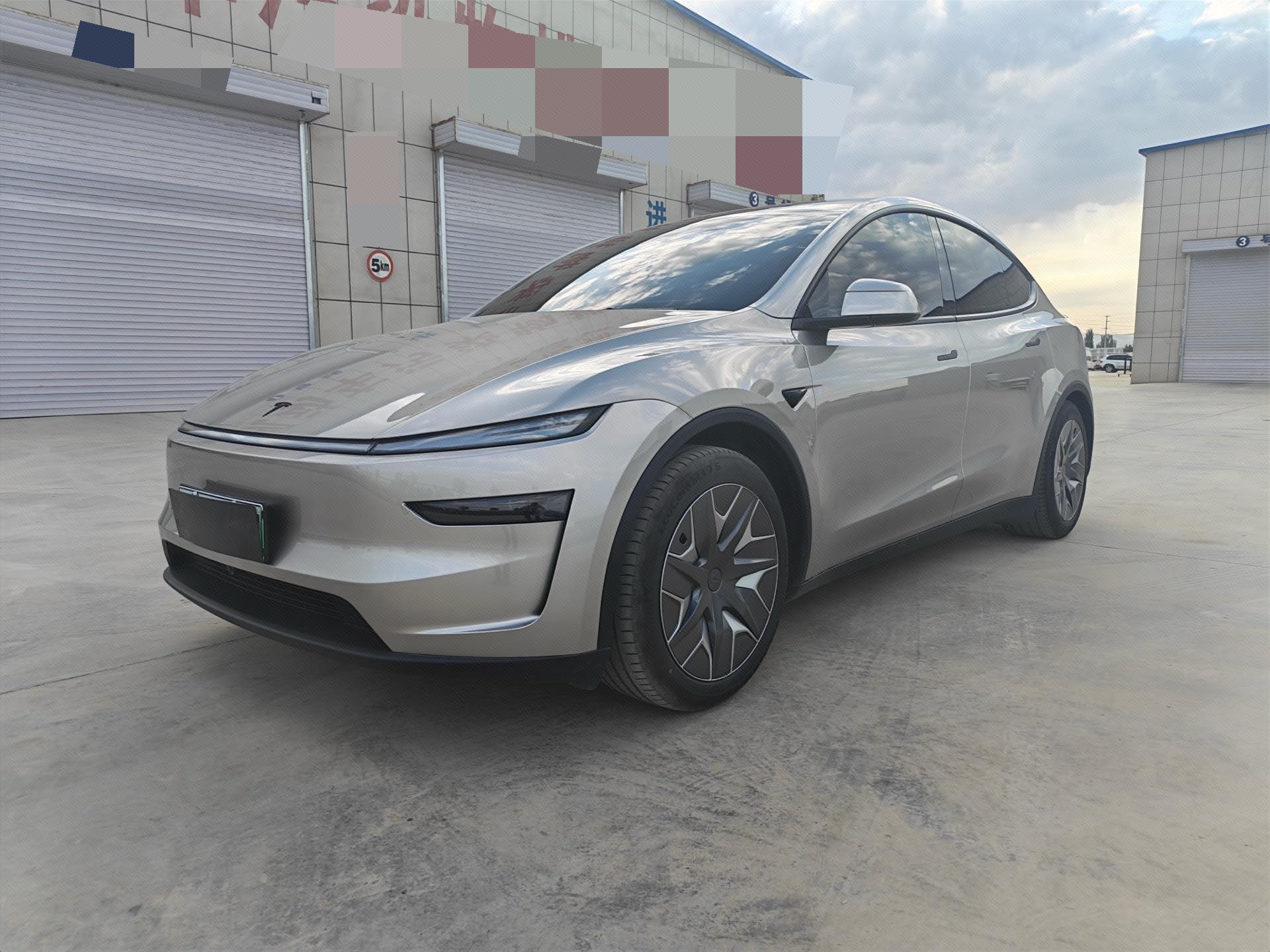 Tesla Model Y L 2026 Tesla Model Y L 2026 car image