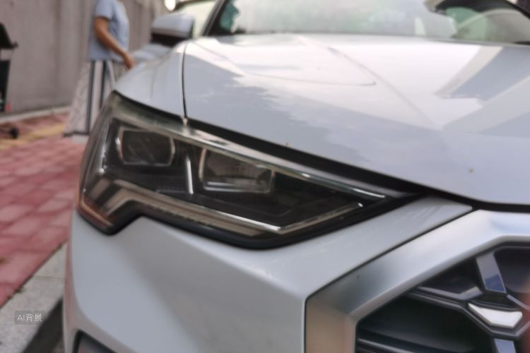 Audi Q3 2020 car image #8