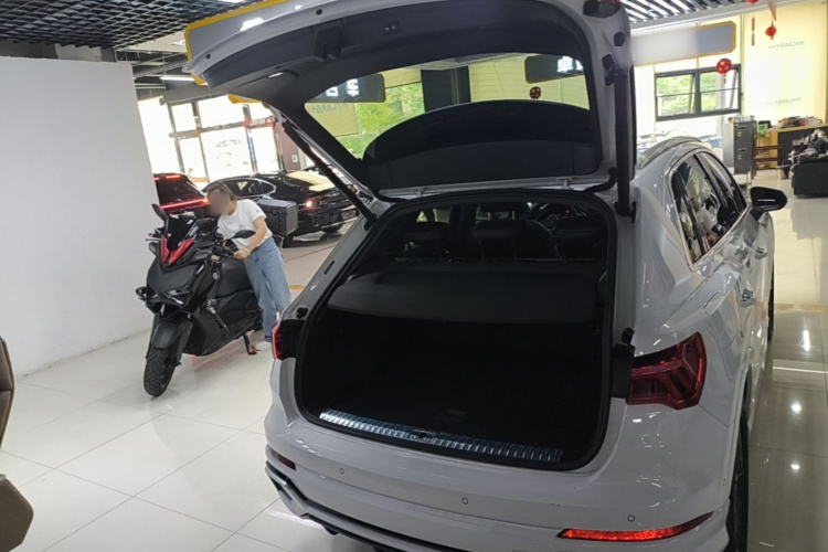 Audi Q3 2024 car image #19