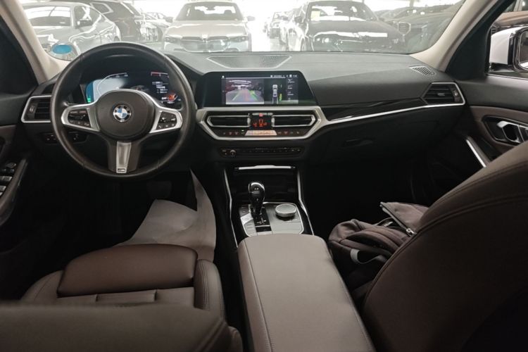 BMW 3 Series 2021 car image #11