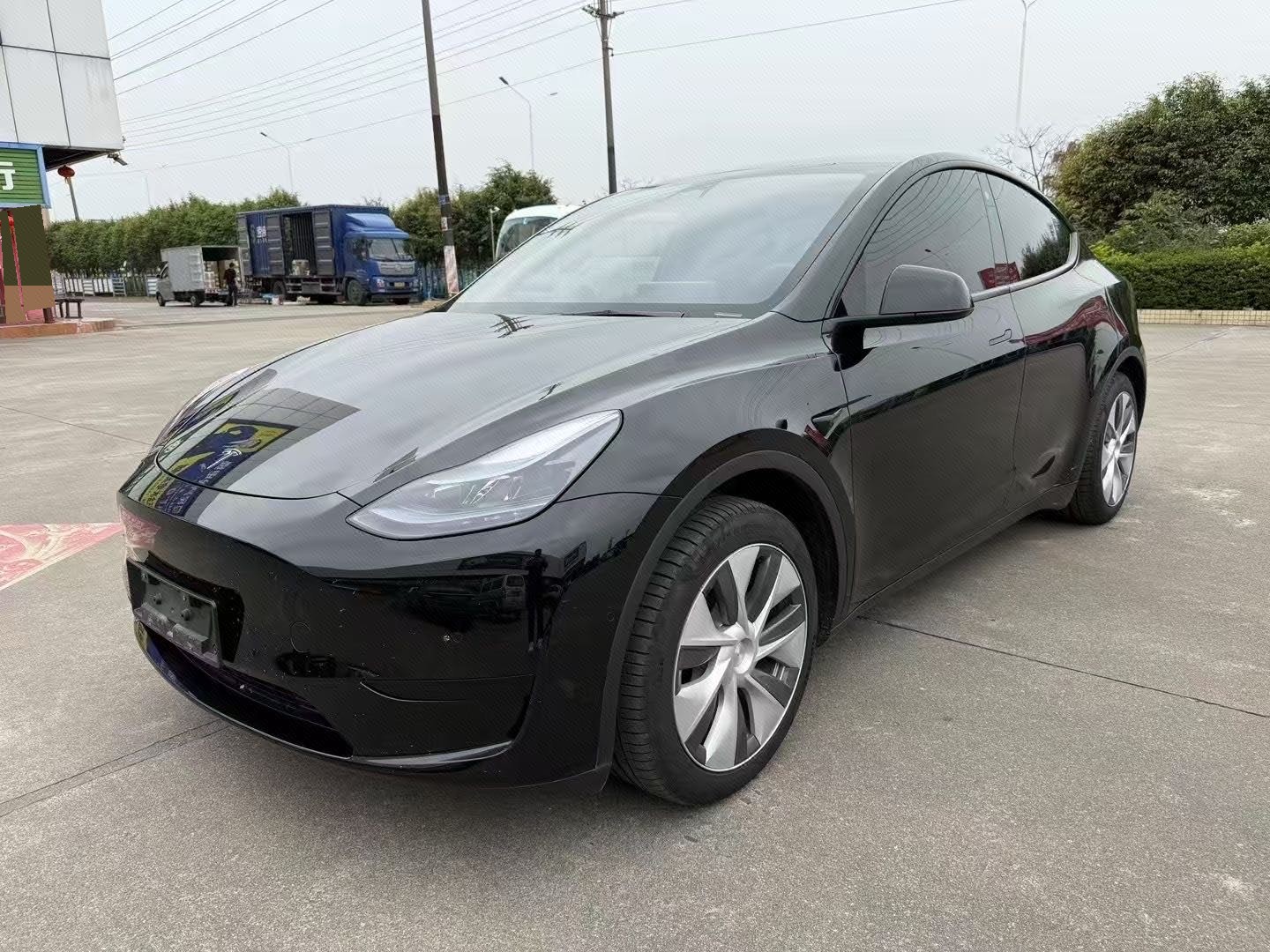 Tesla Model Y 2023 car image 