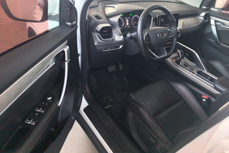 GEELY Coolray 2019 image de voiture #16