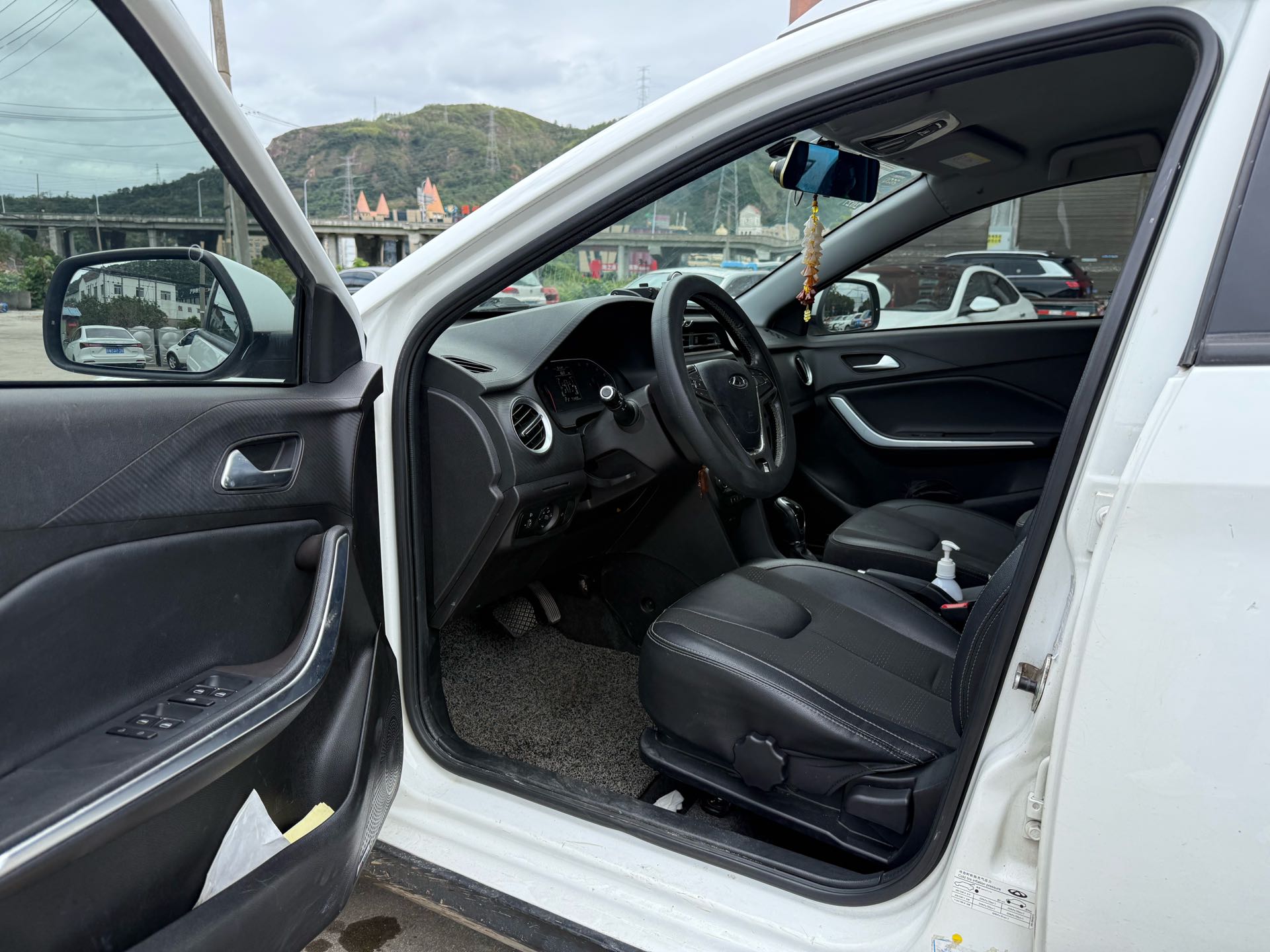 Chery Tiggo 3x 2019 immagine di auto #3