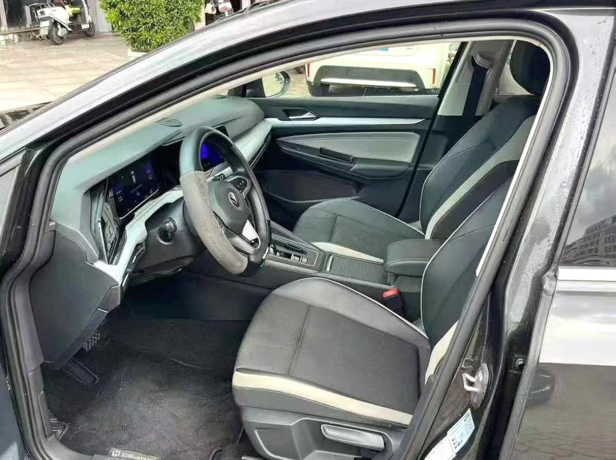 Volkswagen Golf 2021 car image #4