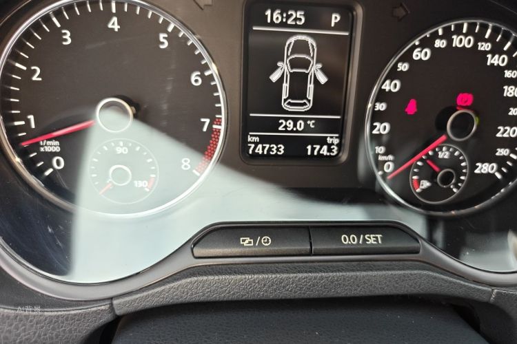 Volkswagen Polo 2016 car image #14