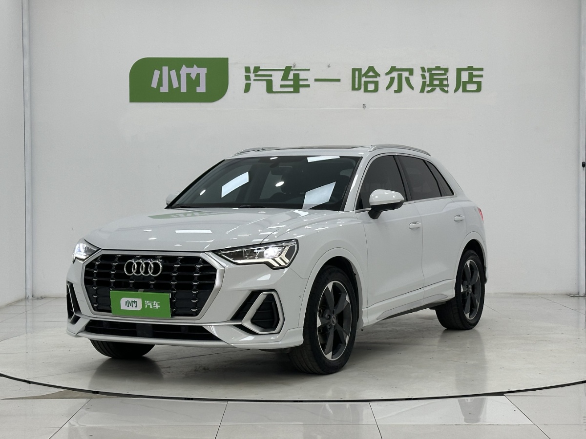 Audi Q3 2021 صورة سيارة 