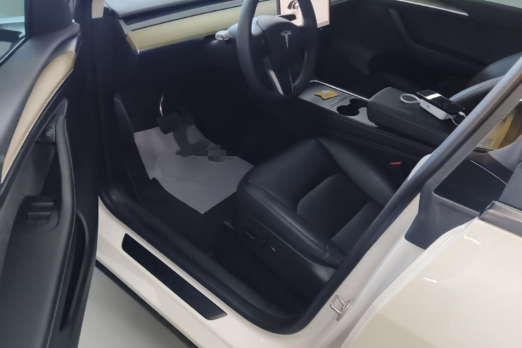 Tesla Model Y 2023 #16 Tesla Model Y 2023 car image #16