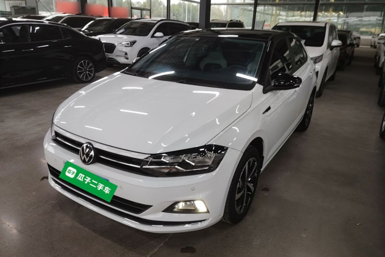 Volkswagen Polo 2023 car image #2