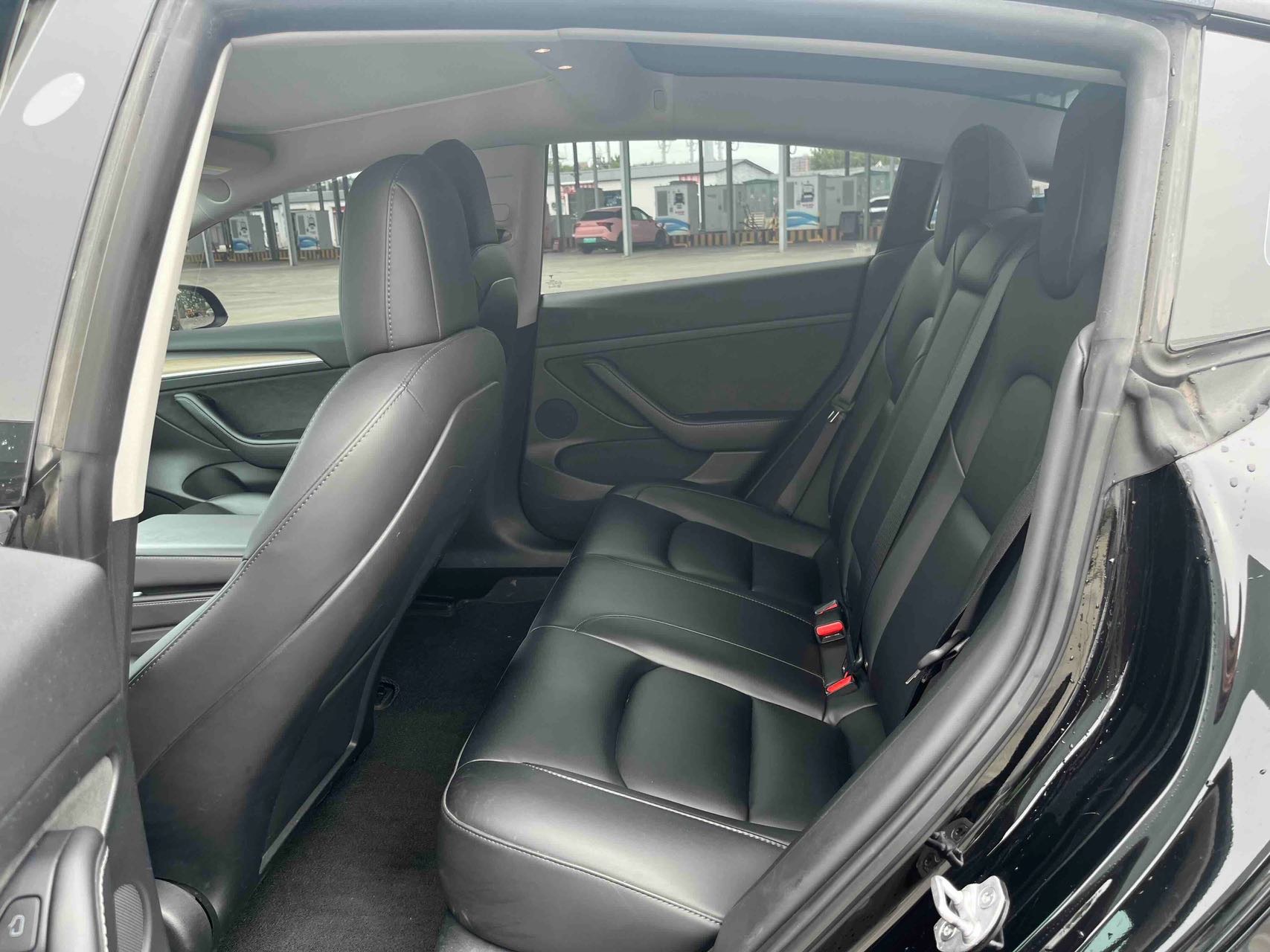 Tesla Model 3 2023 car image #9